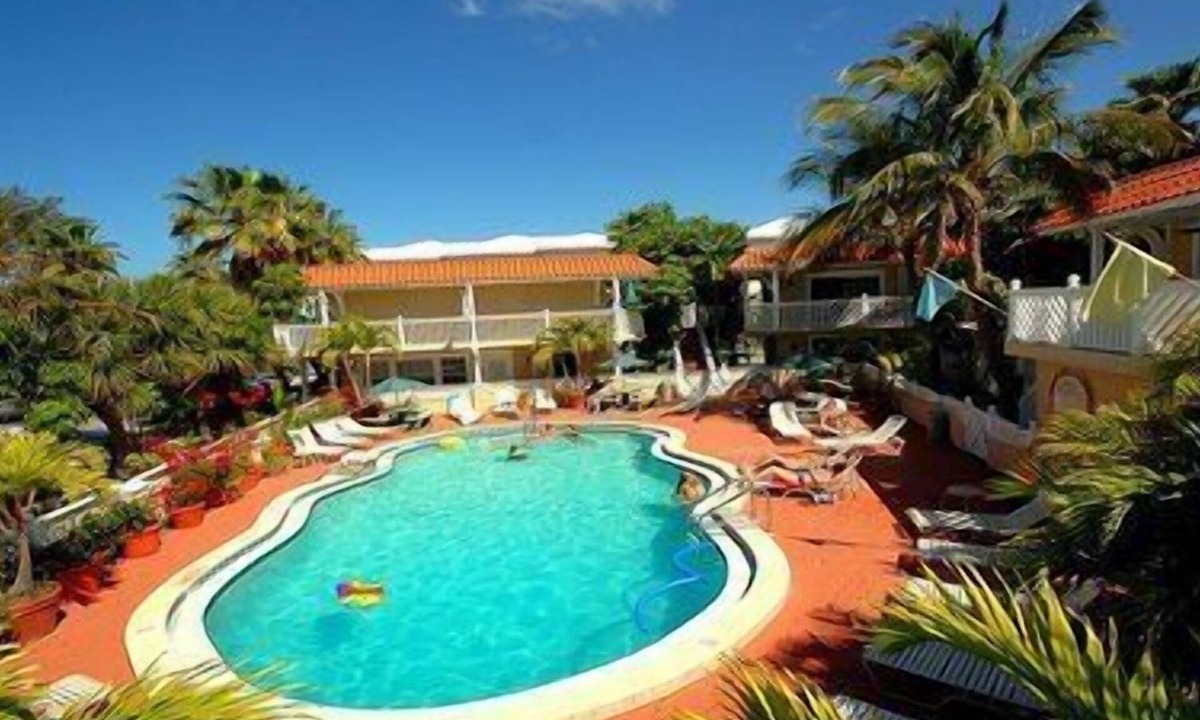 Bradenton Beach Hotel | 1 Bedroom, 1 Bathroom Deluxe Partial View. Pet Friendly