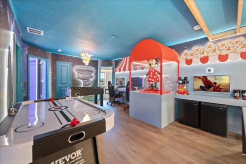 Four Corners House | 10 Bd 8 Ba Windsor Cay 16207 Cc