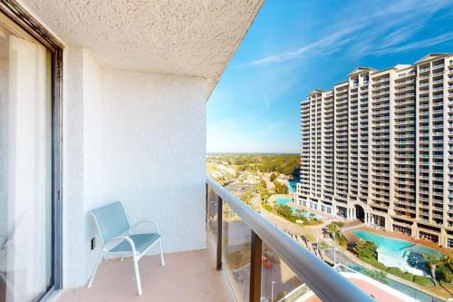 Miramar Beach Hotel | 11th-floor studio with access to pool hot tub & fast WiFi - near beach