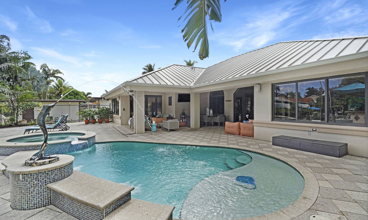 Riverside Park House | 144' New River Dock DT FTL! Sailfish Pool, Hottub, Pontoon & Fire Lounge Luxury!