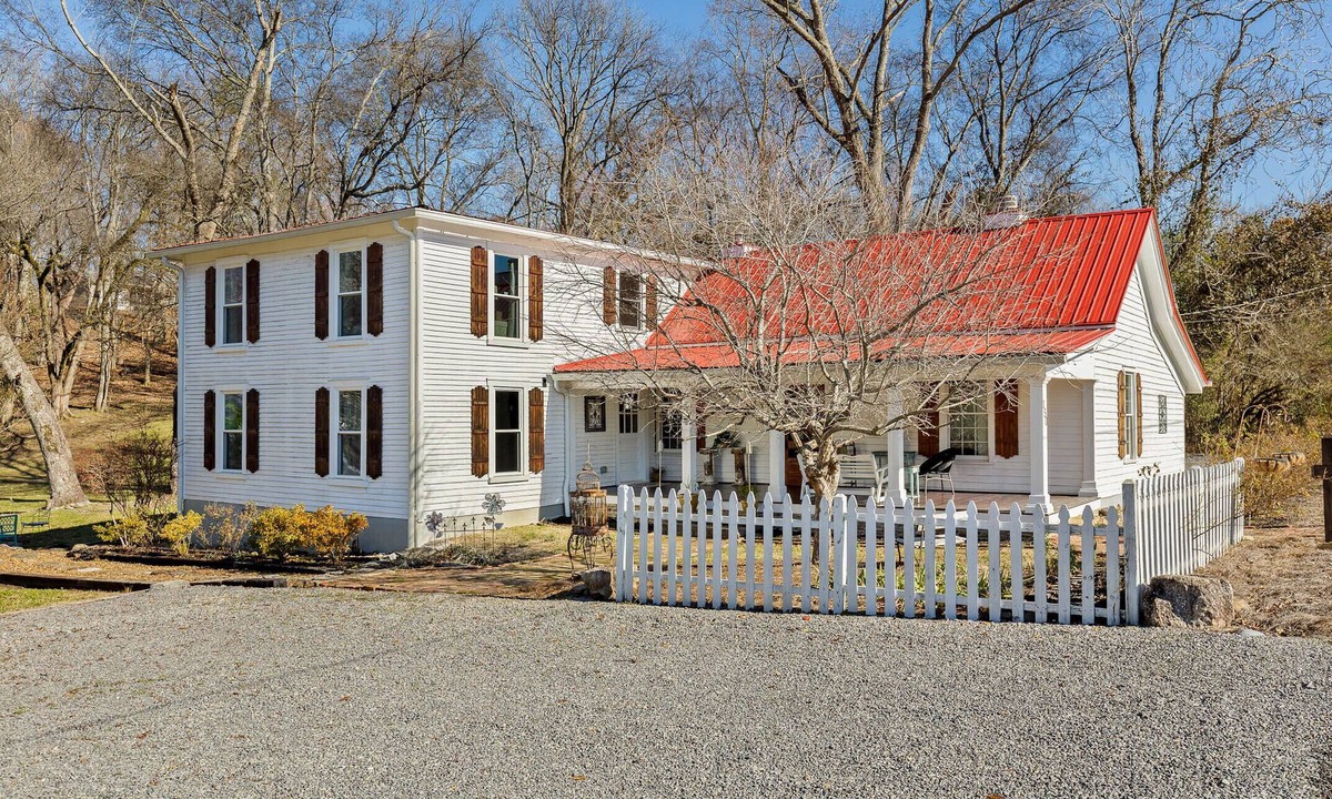 Lupton City House | 1900 Farmhouse with Luxury Spa Bath, 2 Master Bedrooms, Historic Home