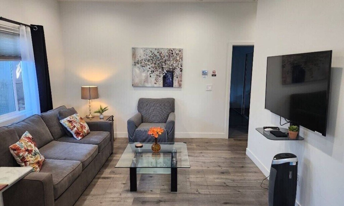 Northridge Apartment | 1BD/1BTH Unit/Queen Bed/Queen Sofa Bed/Wi-Fi/PARKING/EV