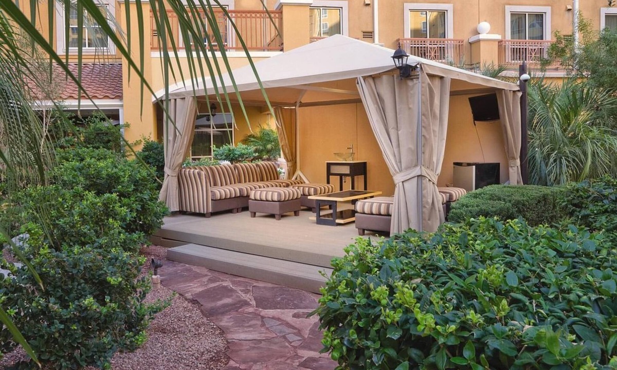Las Vegas Resort | 1BD/Las Vegas - Bar, Pools, Hot Tubs, & Theater!