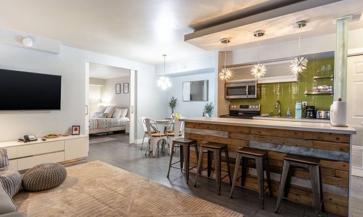 Las Vegas Strip Condo | 1BED 1BATH - SUPERB LOCATION - NEXT TO COSMO & BELLAGIO