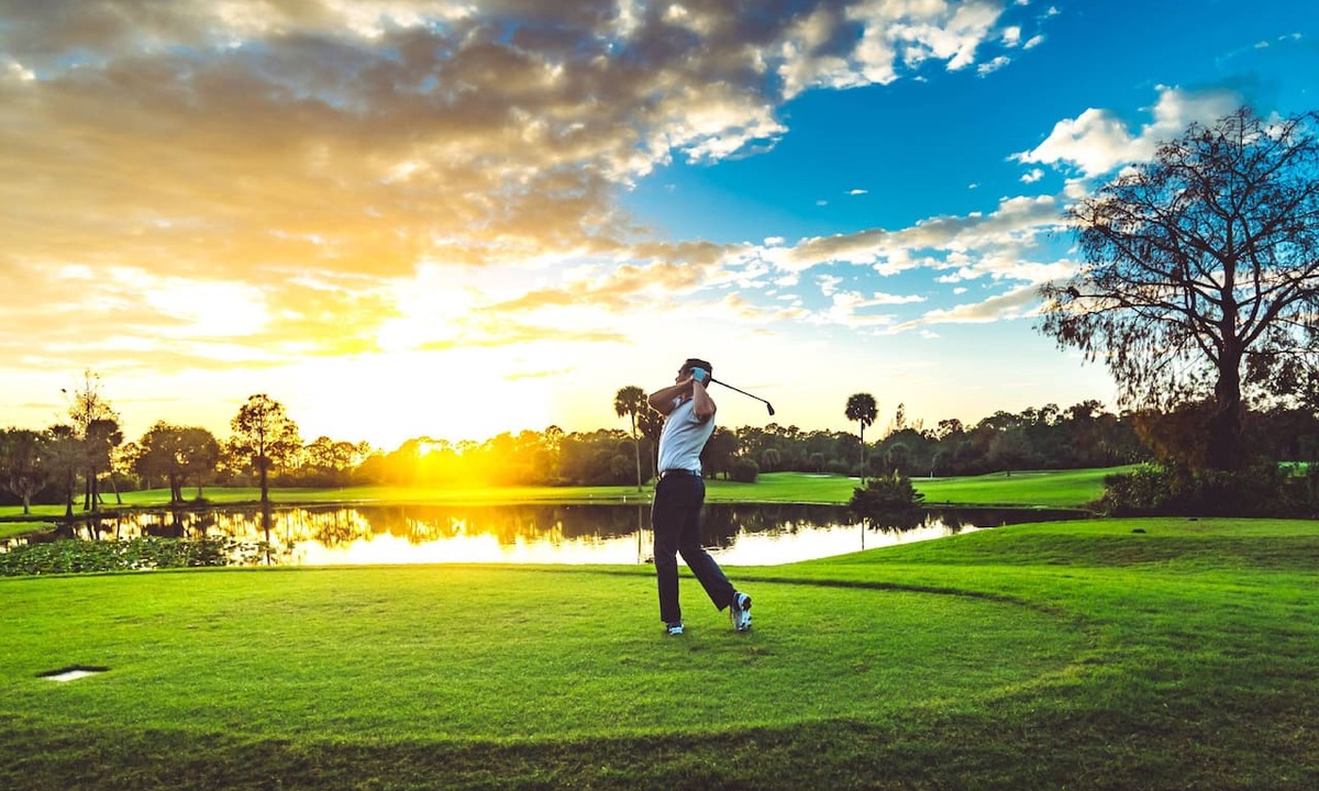 Palm Harbor Condo | 1BR, 2 Queen Beds , 1 Bath Golfers Dream Escape on 14th Hole of Copperhead Course!