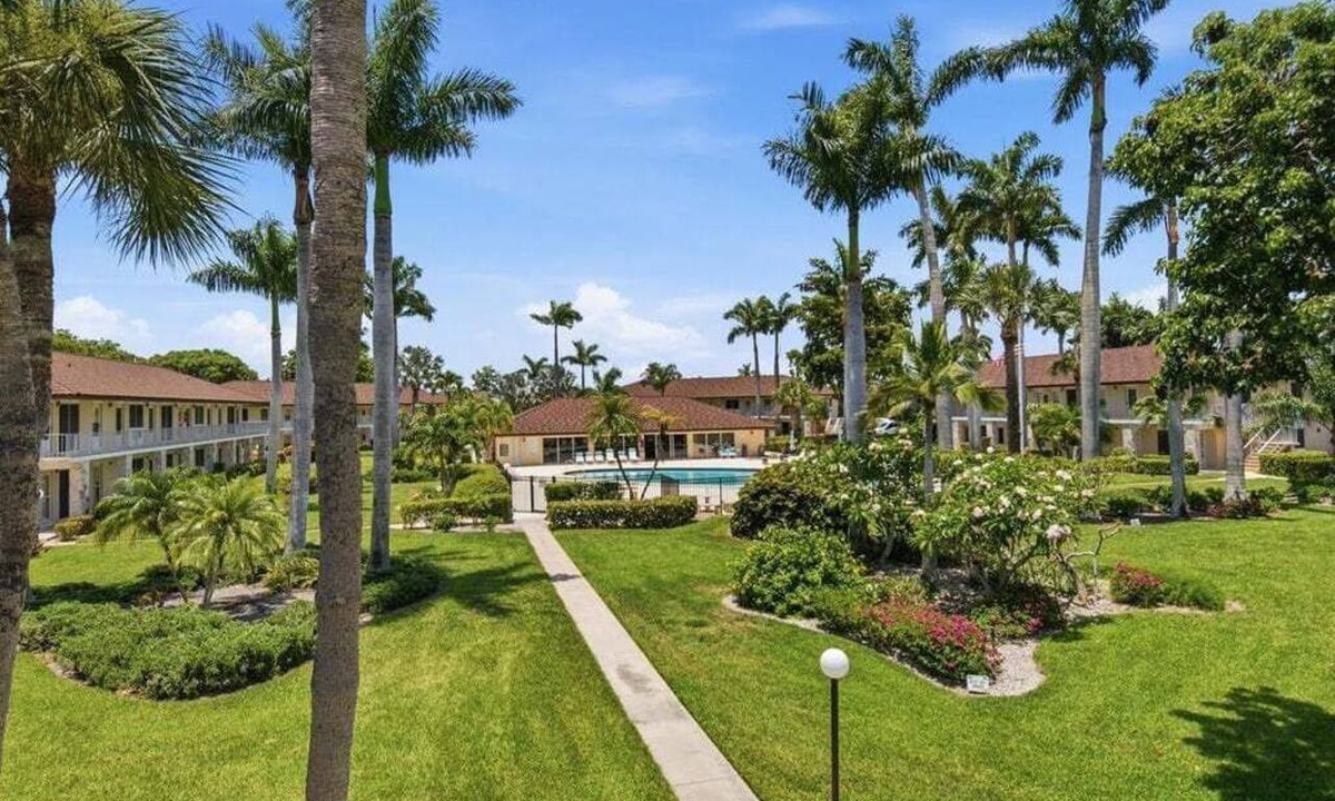 Marco Island Condo | 1BR Marco Island condo with pool, WiFi, kitchen, and heated pool.