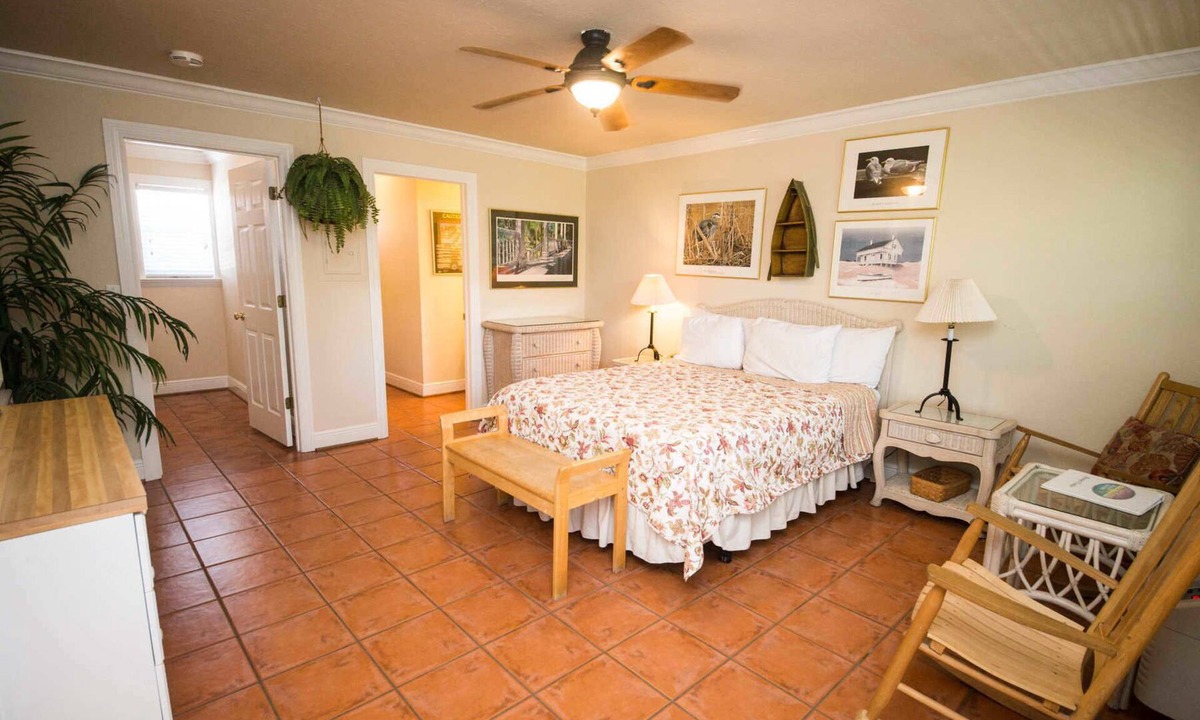 Bradenton Beach Hotel | 1st floor hotel room. Pet Friendly Small/medium dogs NO CATS