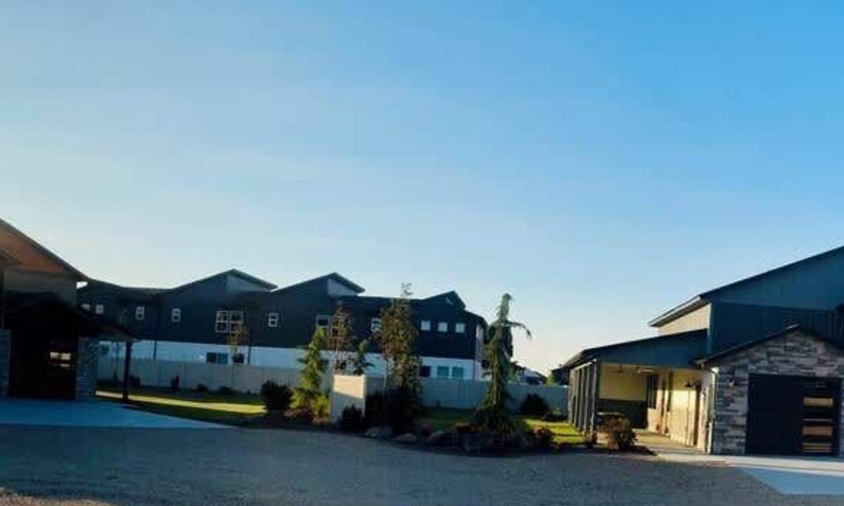 Caldwell House | 2 Barndos|Family Reunion|Sport Teams|RV Options|Pickleball|Corporate Functions