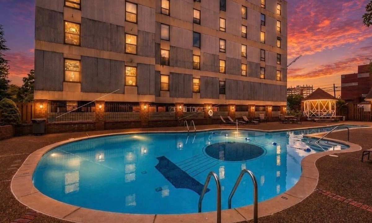 Nashville Condo | 2 BD MATTE BLACK CONDO - MUSIC ROW - GUITAR POOL