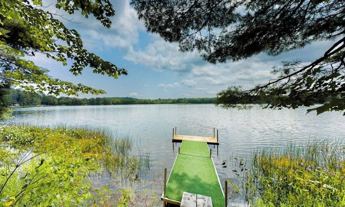 Franklin House | 2 beautifully designed, off-the-grid homes with amazing lakefront views & access
