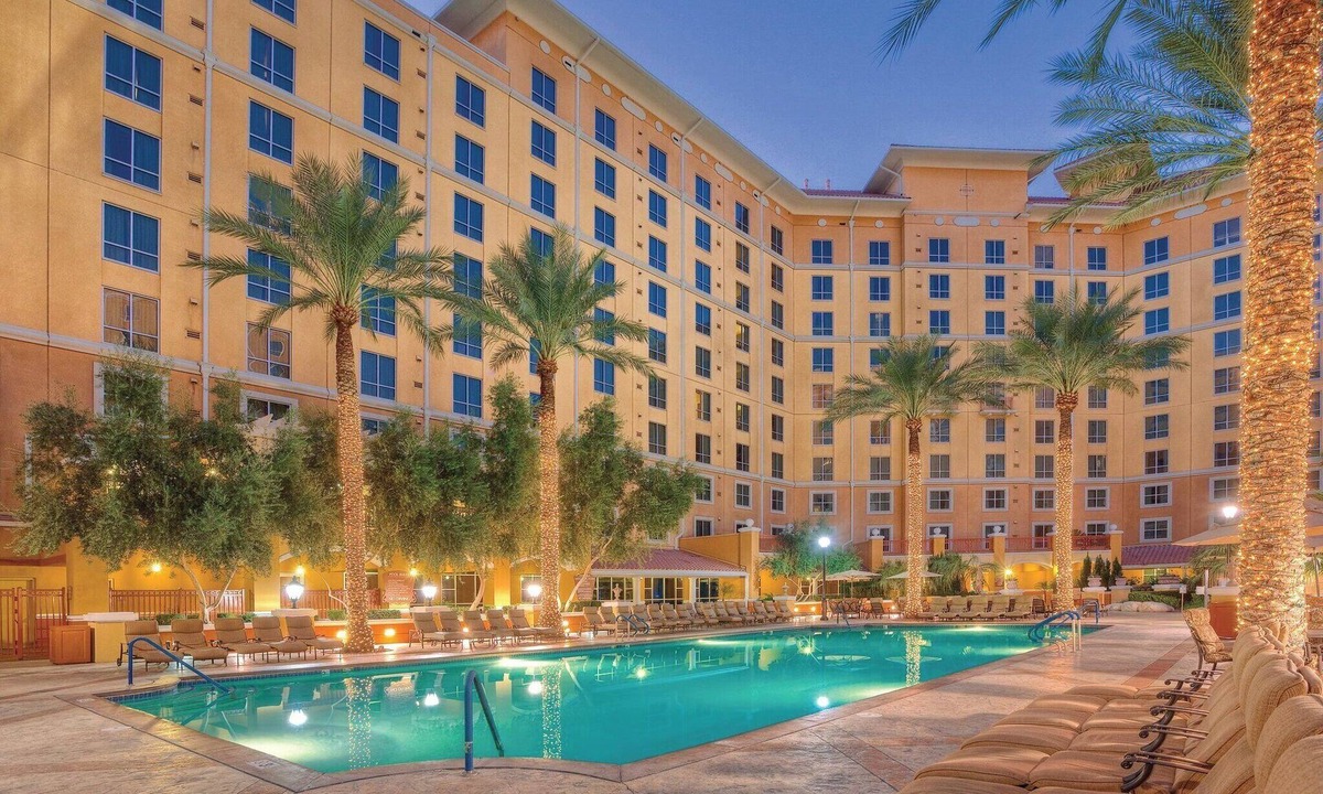 Las Vegas Resort | 2 Bed 2 Bath Las Vegas - Pools, Hot Tubs, Cabanas and More!