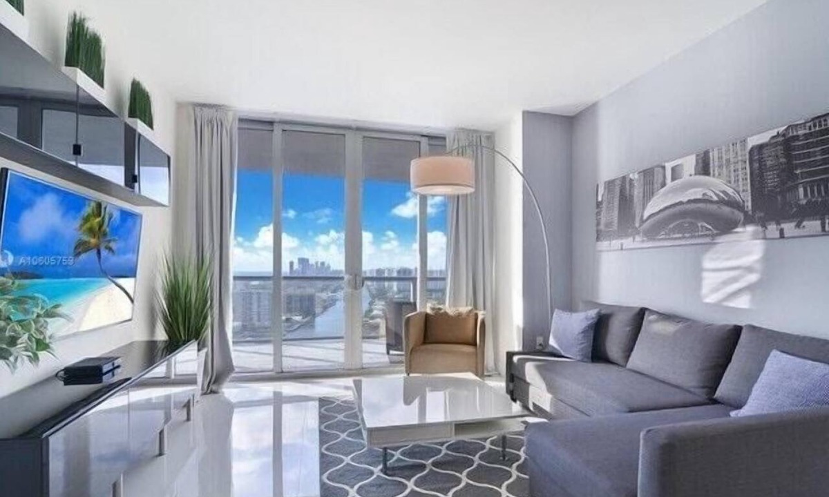 Hallandale Beach Apartment | 2 Bed 2 Bath Penthouse Amazing Views Beach Service