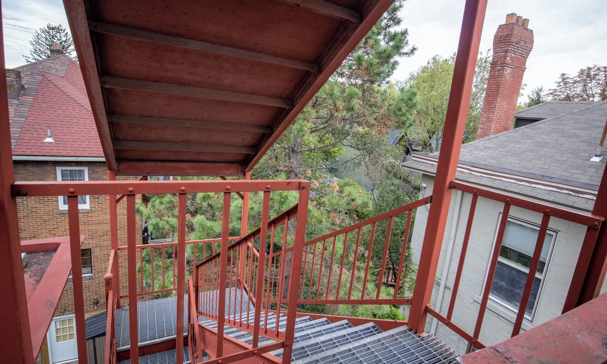 Pittsburgh Apartment | 2-bedroom apartment close to downtown Pittsburgh with AC for relaxing stays
