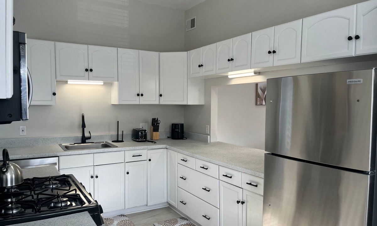 Manchester Apartment | 2-bedroom apartment Walk to Acrisure Stadium, PNC Park and Rivers Casino.
