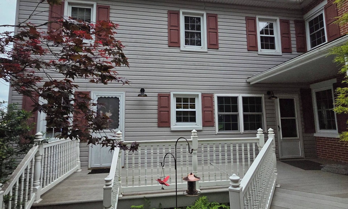 Leola House | 2-bedroom farm guesthouse surrounded by beautiful farmland with cozy charm