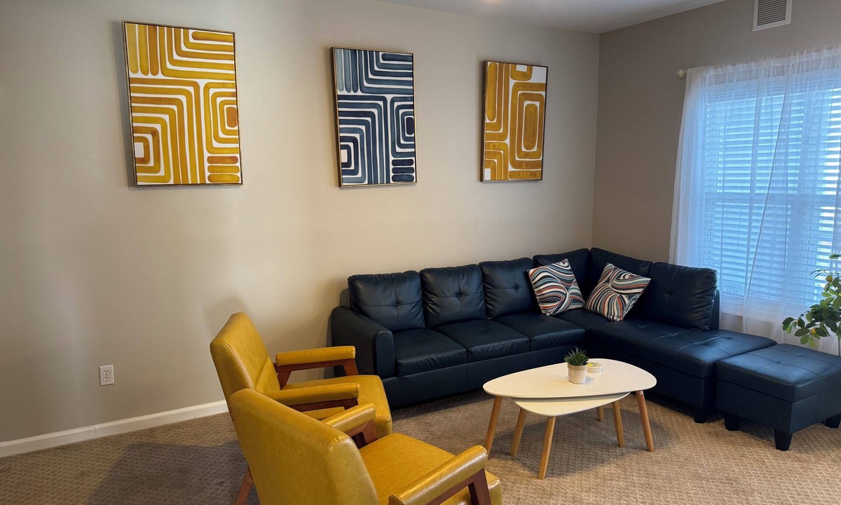 Rehoboth Beach Apartment | 2 bedroom - pool and parking in central Lewes
