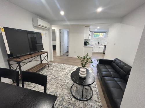 North Beacon Hill Apartment | 2 bedrooms & Studio near Downtown, Airport, stadiums, light rail, train