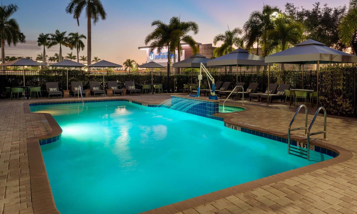 Braden River Hotel | 2 Connecting Suites at a Hotel