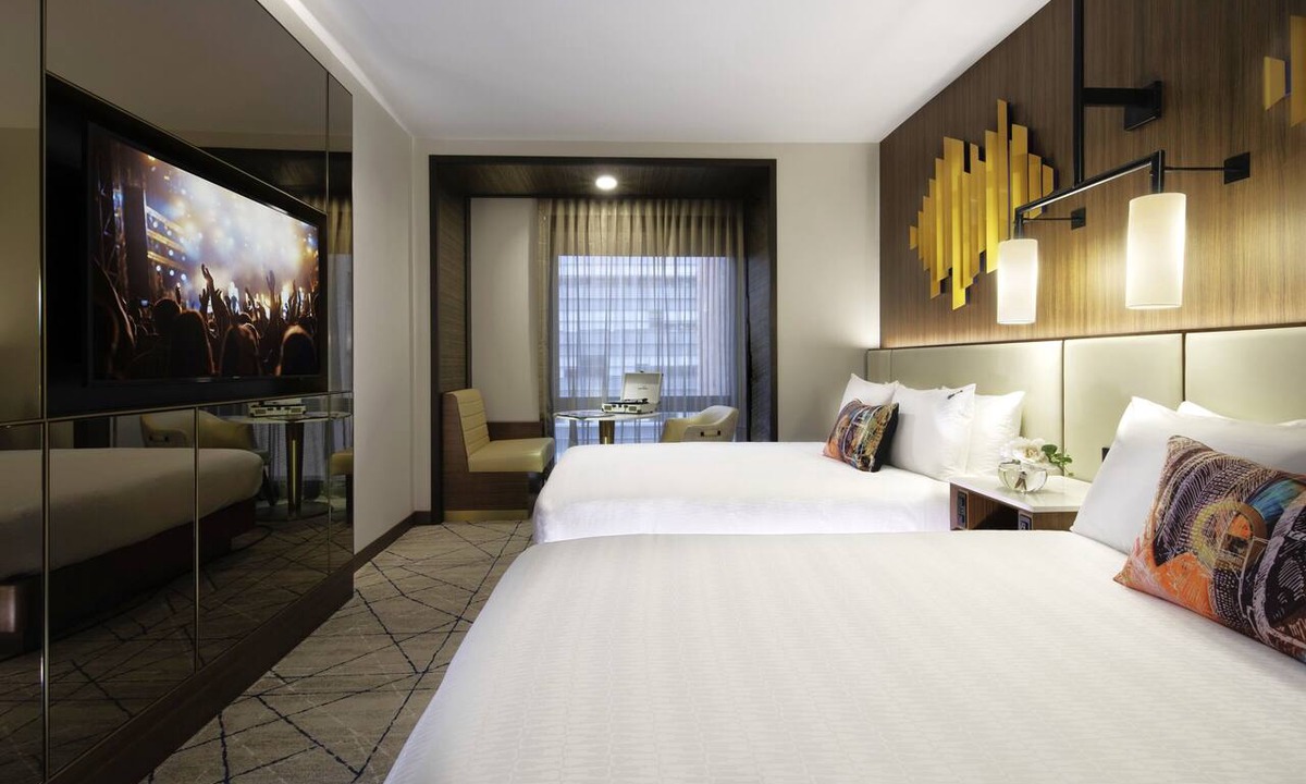 Central New York City Hotel | 2 Deluxe 2 Queens at Hard Rock Hotel New York, Rooftop Bar & Lounge!