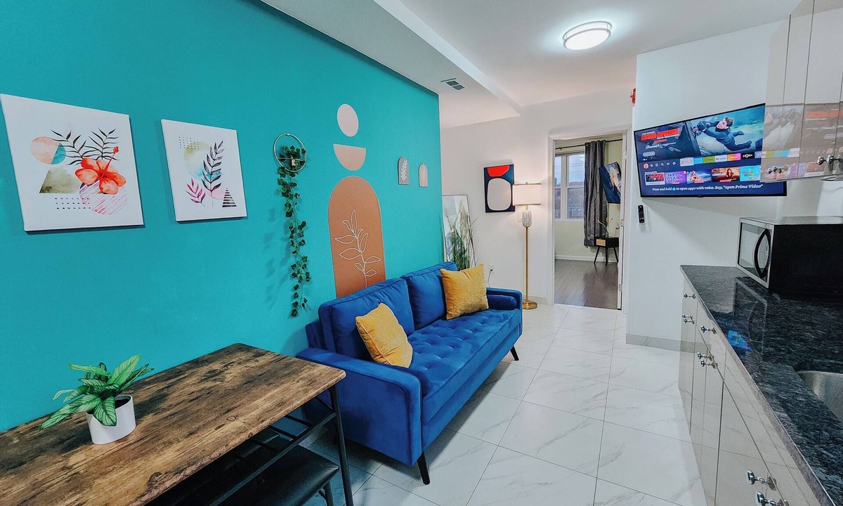 Poplar Apartment | 2 King Beds/2 En-Suite Bathrooms/65" TV/W/D