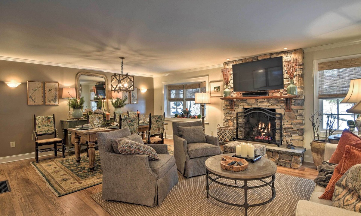 Mirror Lake Cottage | 2 Living Areas + Fireplace: Mirror Lake Cottage!