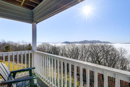 Banner Elk House | 2 Mi to Beech Mtn: Fully Remodeled Condo w/Patio!