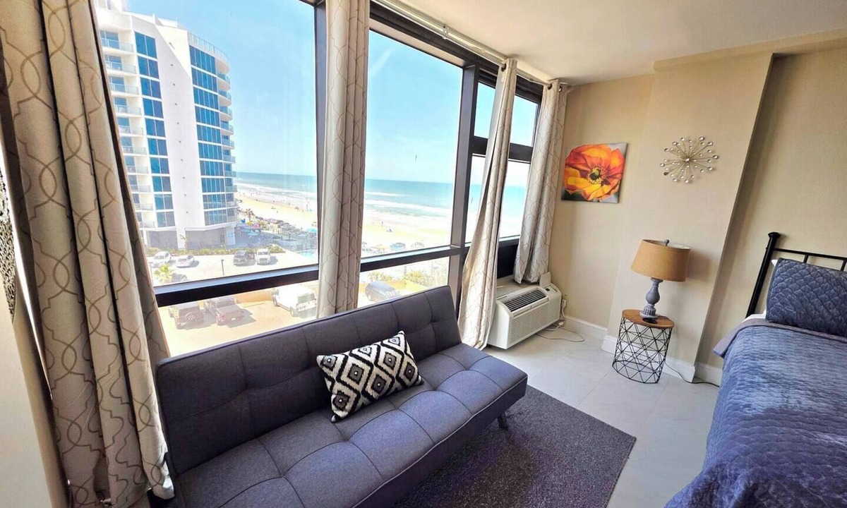 Schulte Park Condo | 2 queen bed studio w/kitchenette, pool, tiki bar