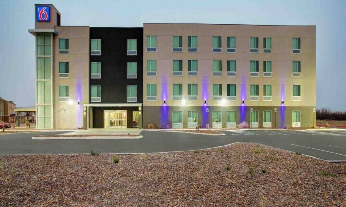 Monahans Apartment | 2 Queen Beds|Nsmk,Mini Fridge