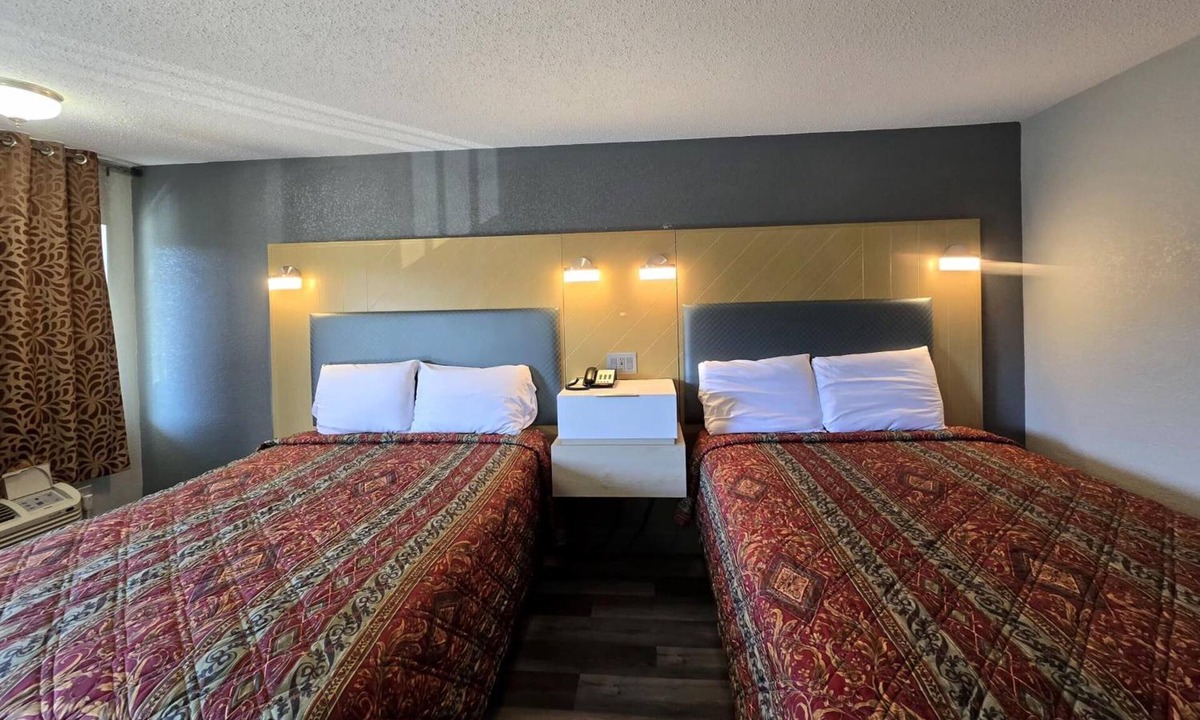 North Chesterfield Hotel | 2 Relaxing Units | Modern Comfort in a Central Location with Easy Access