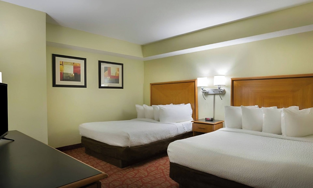 Myrtle Beach Hotel | 2 Tranquil Oceanfront Condo Stays Near Myrtle Beach Attractions and Pier 14