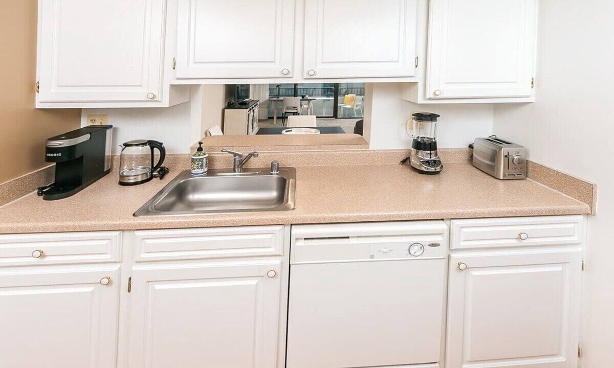 Radnor - Fort Myer Heights Apartment | 2BR Chic Apartment in Prime Location