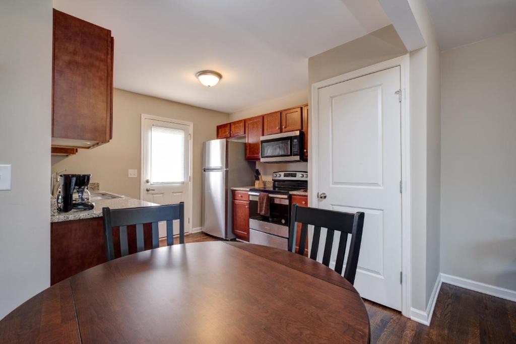 Chestnut Hill Apartment | 2nd Ave S Condo Unit 3