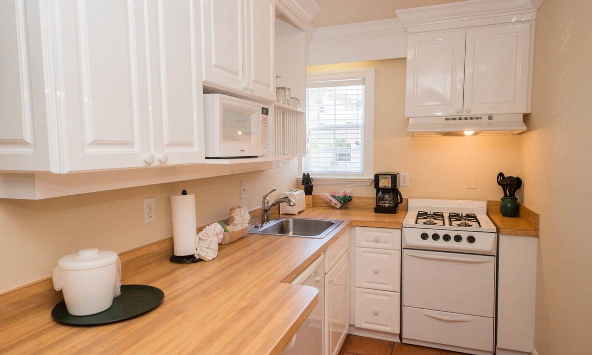 Bradenton Beach Hotel | 2nd Floor Studio. Stairs only. Pet Friendly.