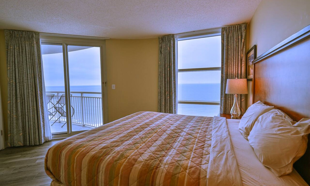 Downtown Myrtle Beach Condo | 3 balconies, Panoramic View, Huge condo, Upper End Resort,Corner Unit, 11th Fl