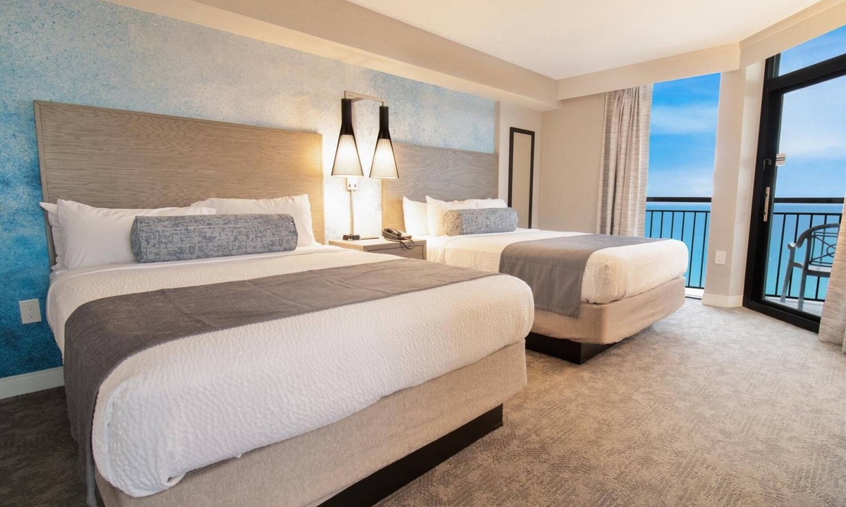 Myrtle Beach Hotel | 3 Balcony Suite by the Beach l Access to Pool Complex & Coastal Dining