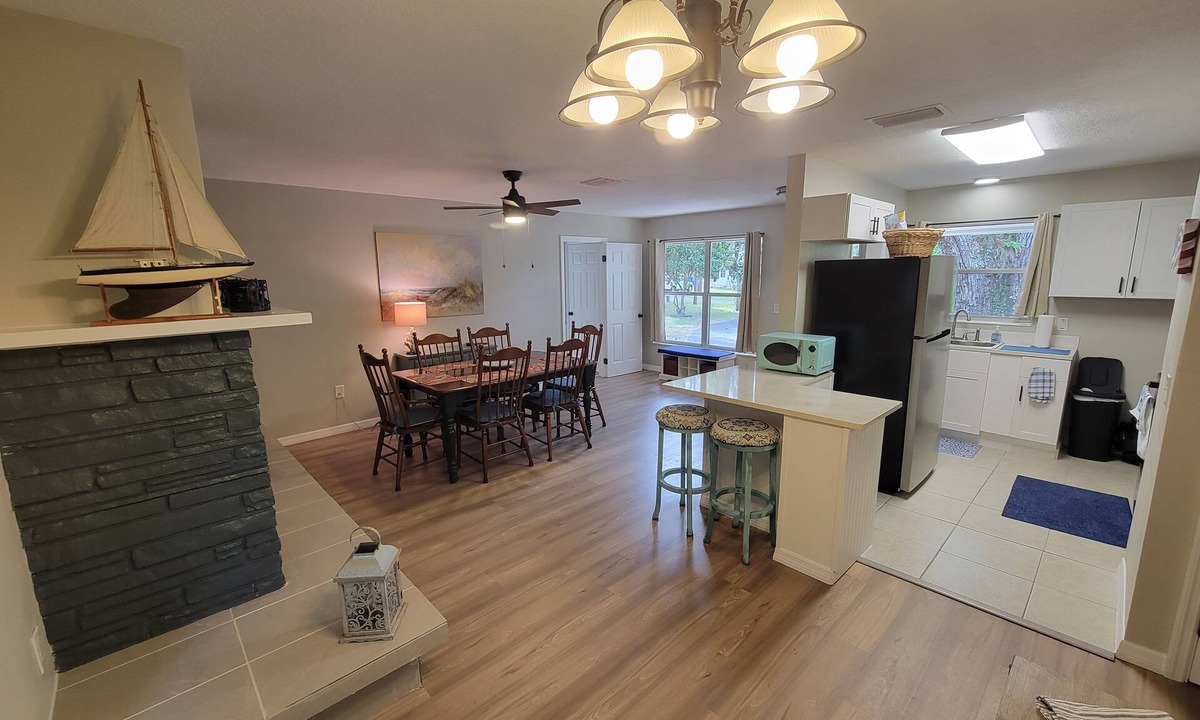 Crystal River House | 3 Bed/2 Bath Cottage near downtown Crystal River