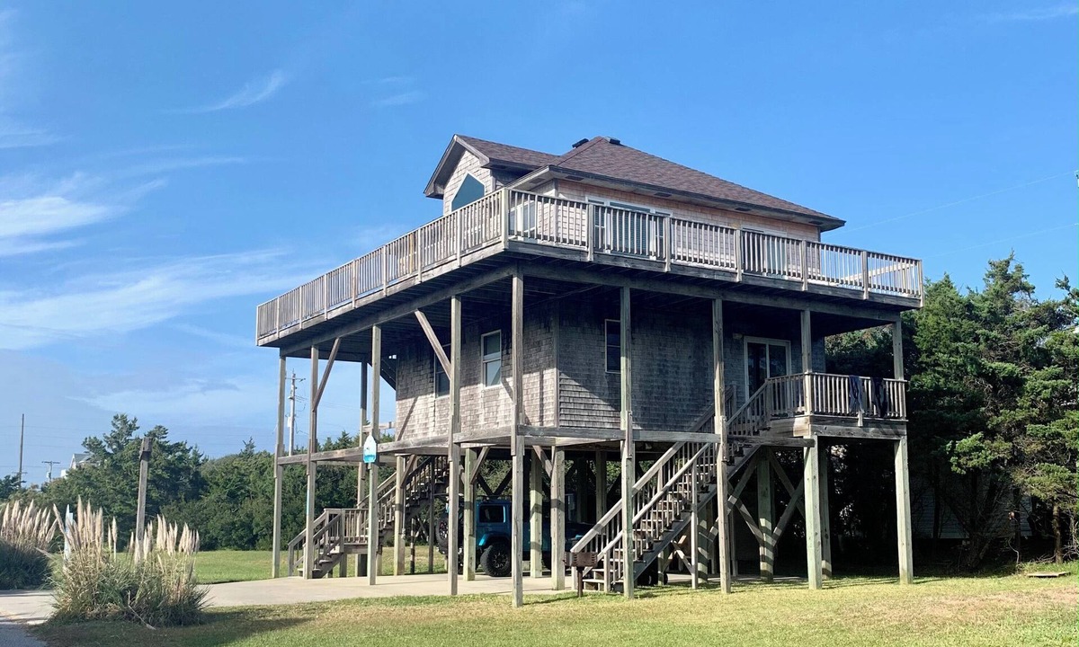 Frisco House | 3 Bedroom 2.5 Bath- Beautiful Oceanview Cottage 2 Minute Walk to Remote Beach.