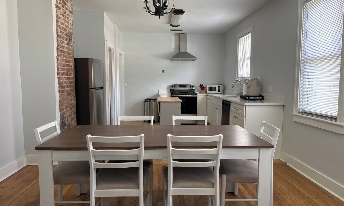 Thunderbolt House | 3-bedroom/2 Bath house in charming Thunderbolt, GA. Come and enjoy your stay.