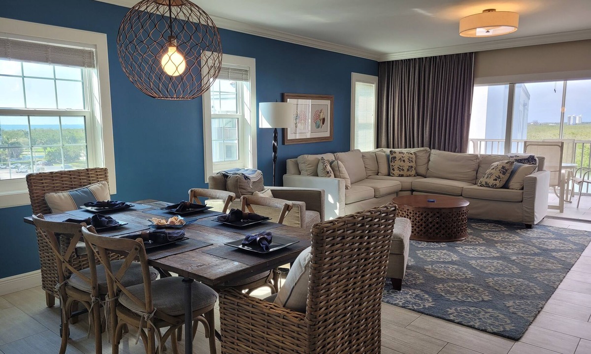 Vanderbilt Beach Condo | 3 Bedroom and 2 Bath with Panoramic Water Views Of Bay/Gulf & Pool/Spa/Beach