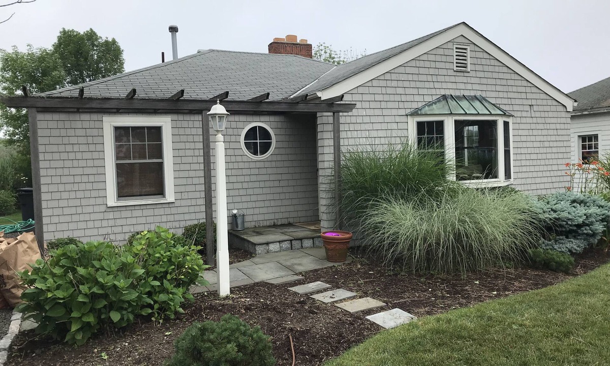 Clinton House | 3+BR/2 bath in Grove Beach Improvement Association Community. Central AC