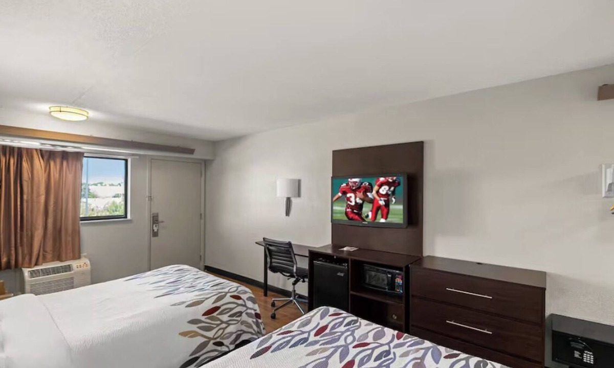 Irving Hotel | 3 Comfortable Airport-Area Rooms Near Lake, Golf, Dining & Local Attractions