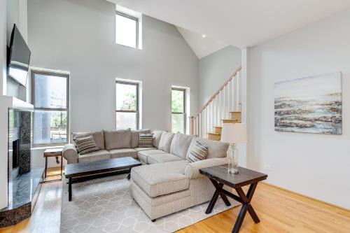 Pulaski Park Apartment | 3 Flat Building Downtown - With Private Patios