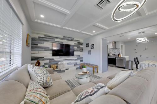 Little Ranches House | 3 Mi to Beach: Home w/Outdoor Space in Hollywood
