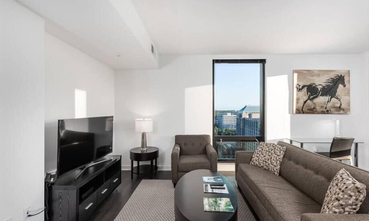 Reston Apartment | 3 min from Lake Newport | Pet-friendly | near Dulles Airport