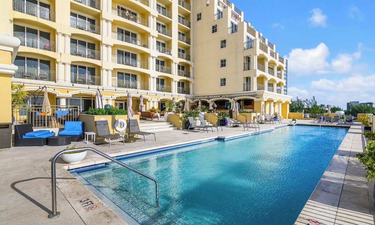 Central Beach Hotel | 3 Ocean View King Suites w/Beachfront Access, Pool and Spa