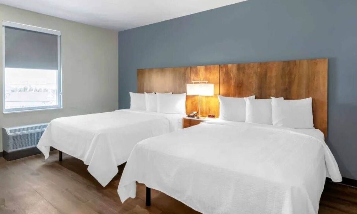 Biggar Hotel | 3 Stylish Units Near Lakes Regional Park - 2.6 mi | Free Breakfast | Pool Access