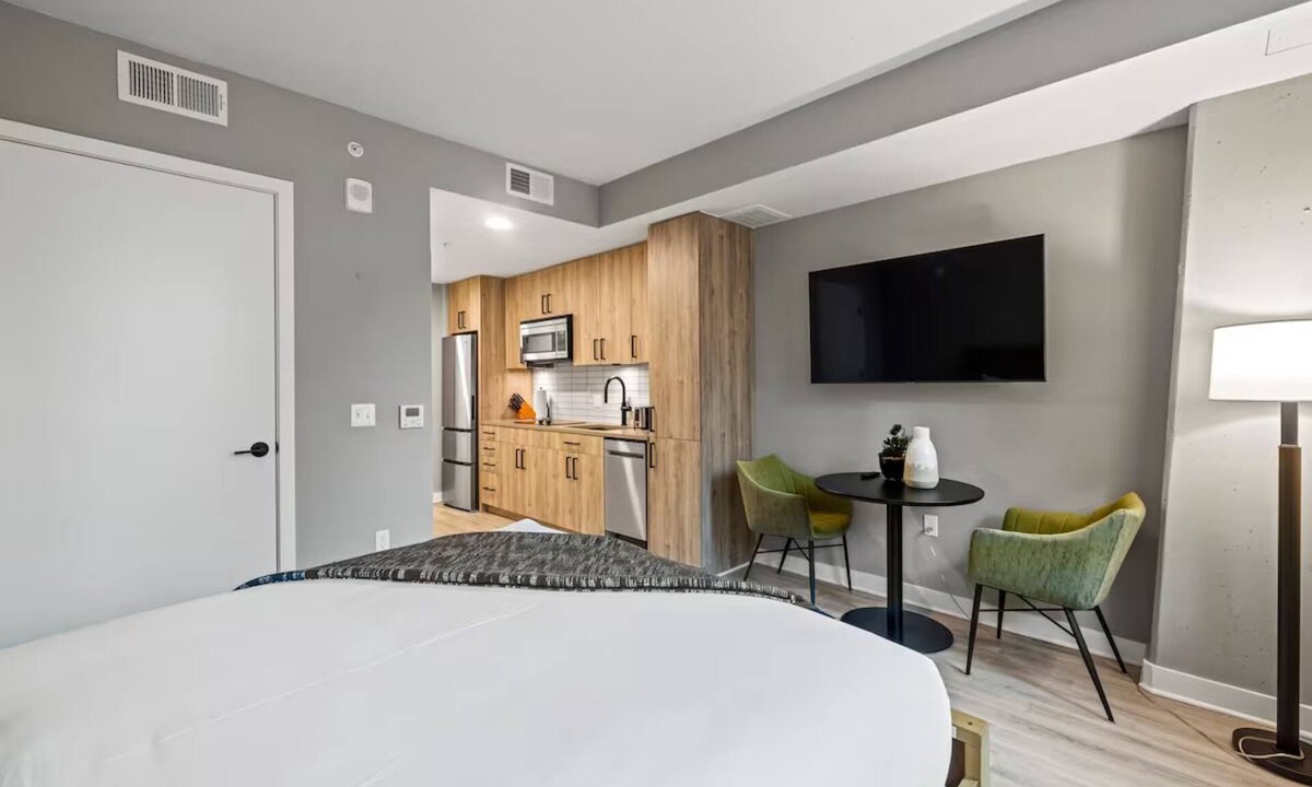 Navy Yard Apartment | 3 Units | Inviting Space w/Kitchen & Rooftop Views | Perfect for Exploring DC