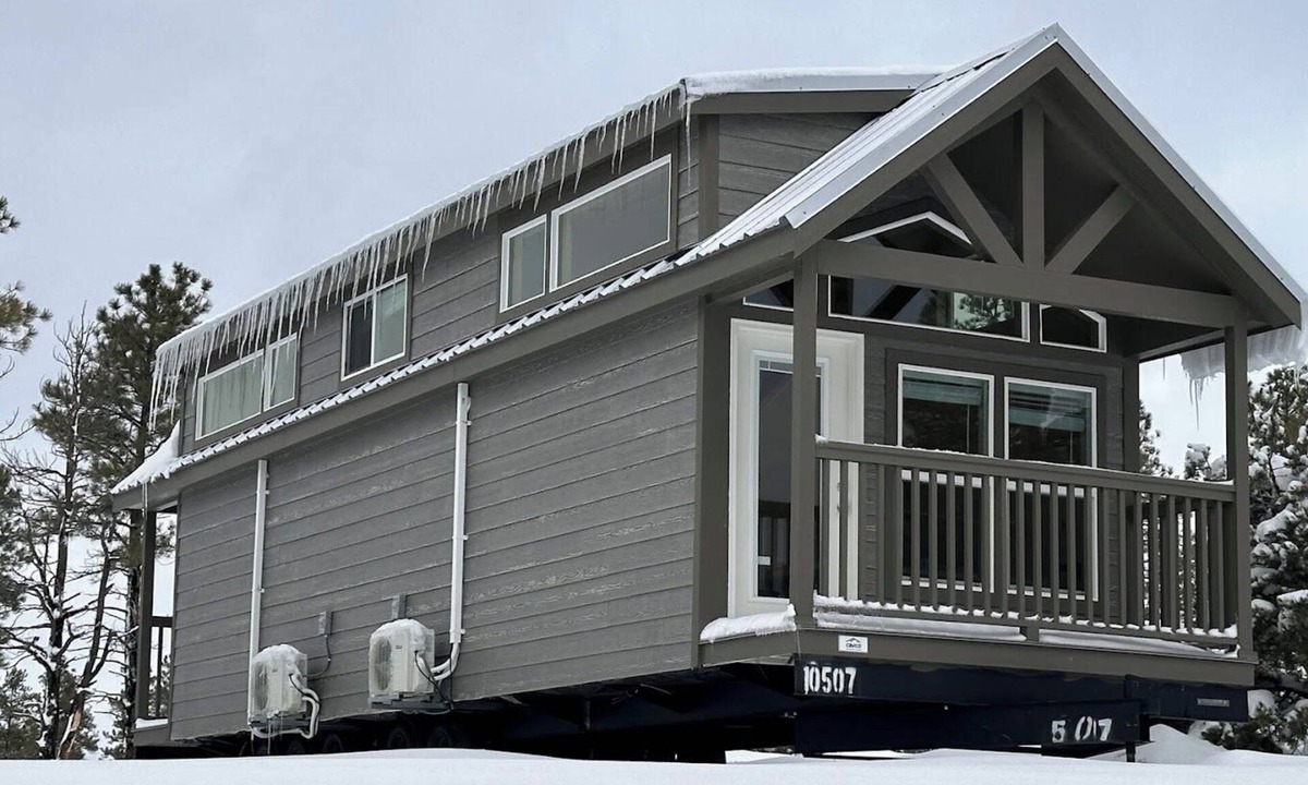Williams Ski Chalet | 3B Cozy 1-bedroom chalet in Beautiful Williams with Wi-Fi, AC, Forest View .