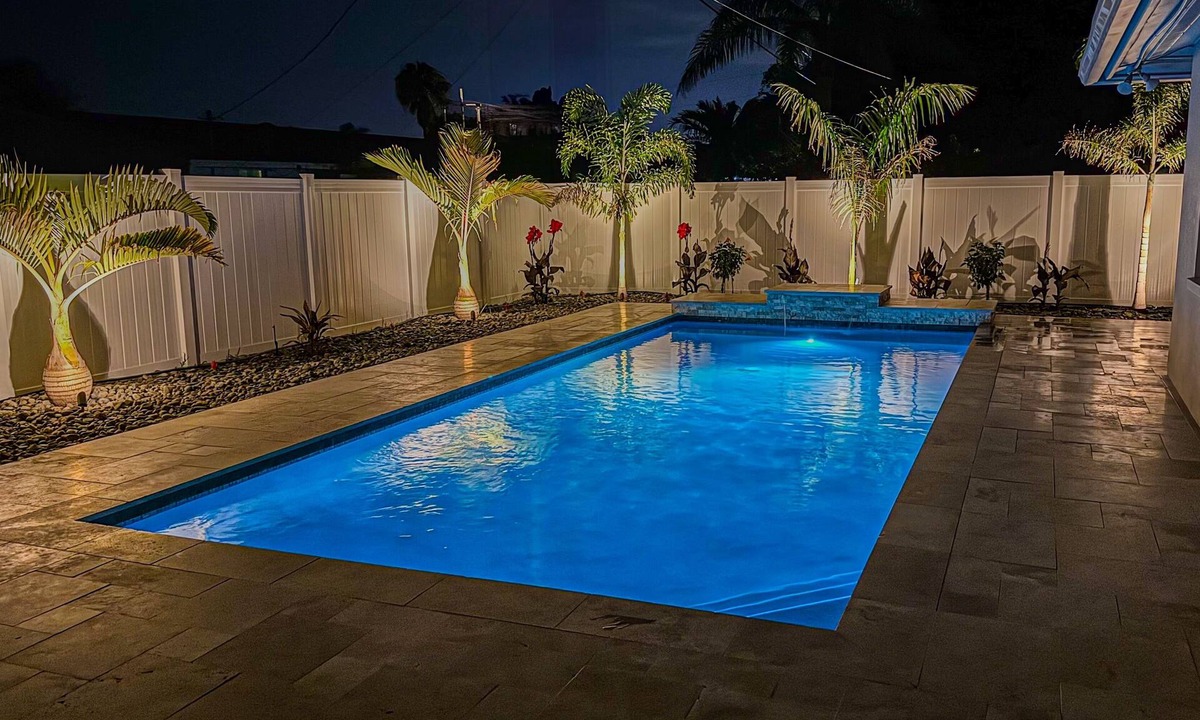 Gulf Gate Estates House | 3bd 3b Siesta Key with New Heated Pool and a Game Room 2.5 Miles to the Beach!