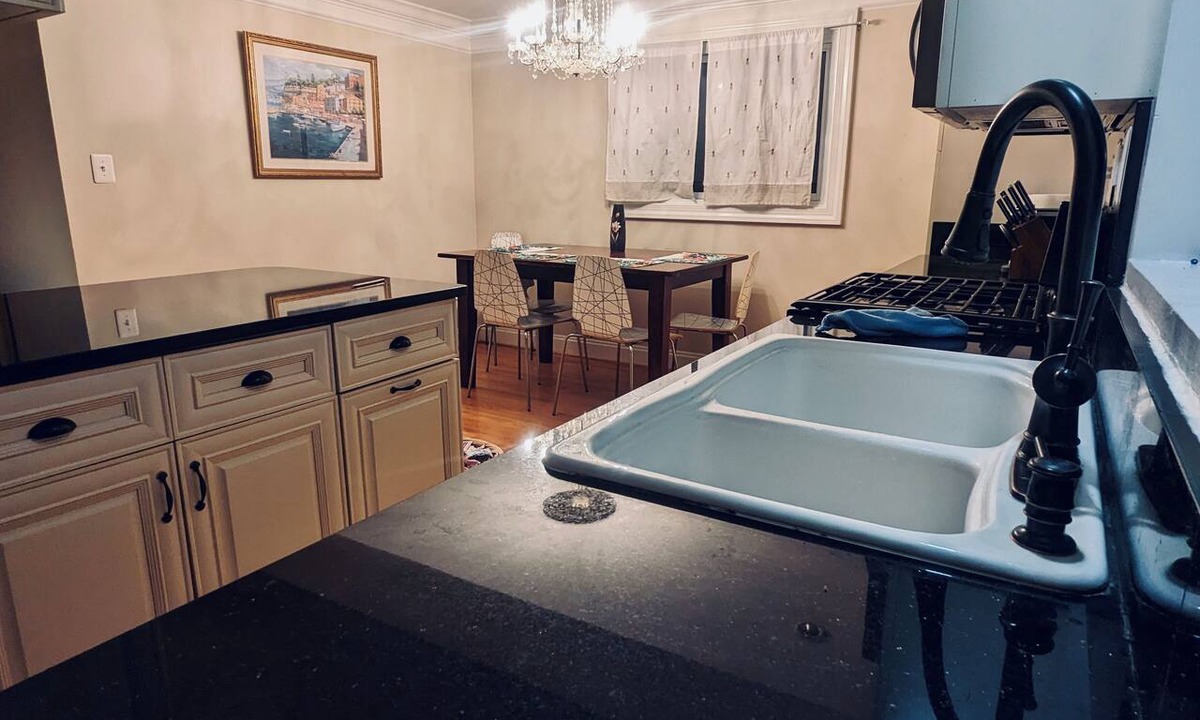 Fairfax House | 3BR Near GMU, Fairfax Hospital & DC